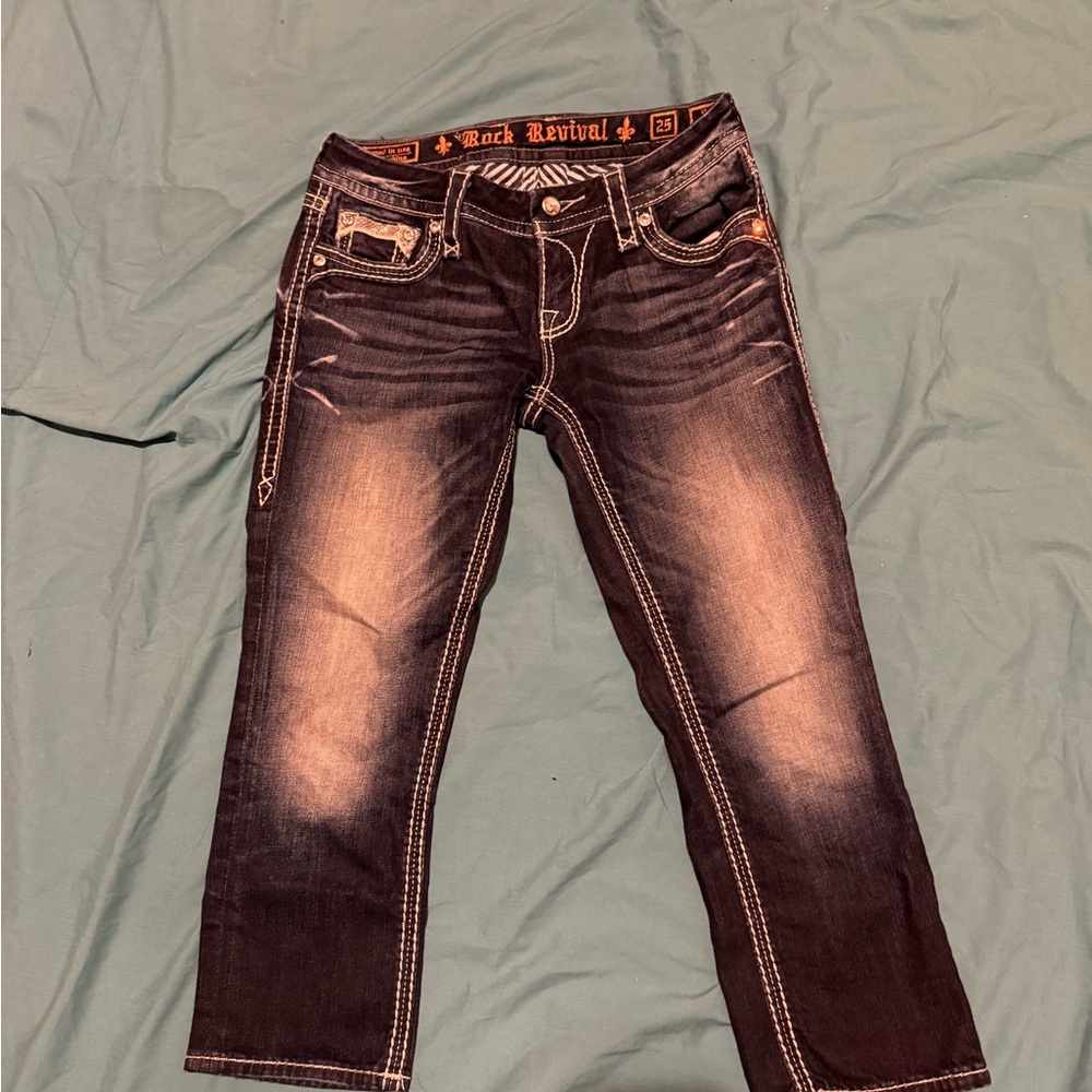 Rock revival jeans, easy Capri size 25. These are very nice.